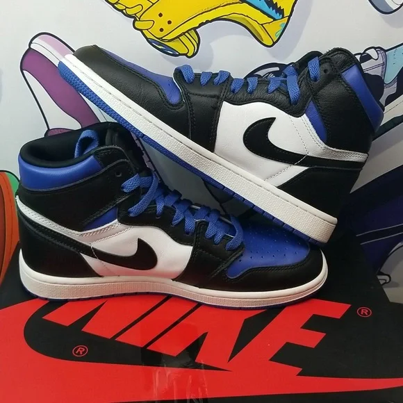 Air Jordan 1 Retro High OG "Royal Toe" - Picture 5 of 8